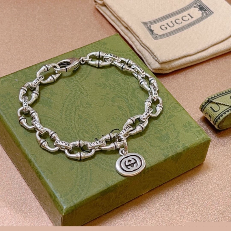 G*u*i bracelets